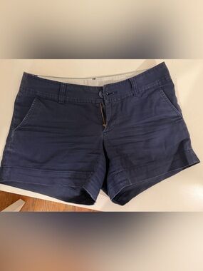 Lilly Pulitzer Navy Chino Shorts with Pink Logo Sz 4